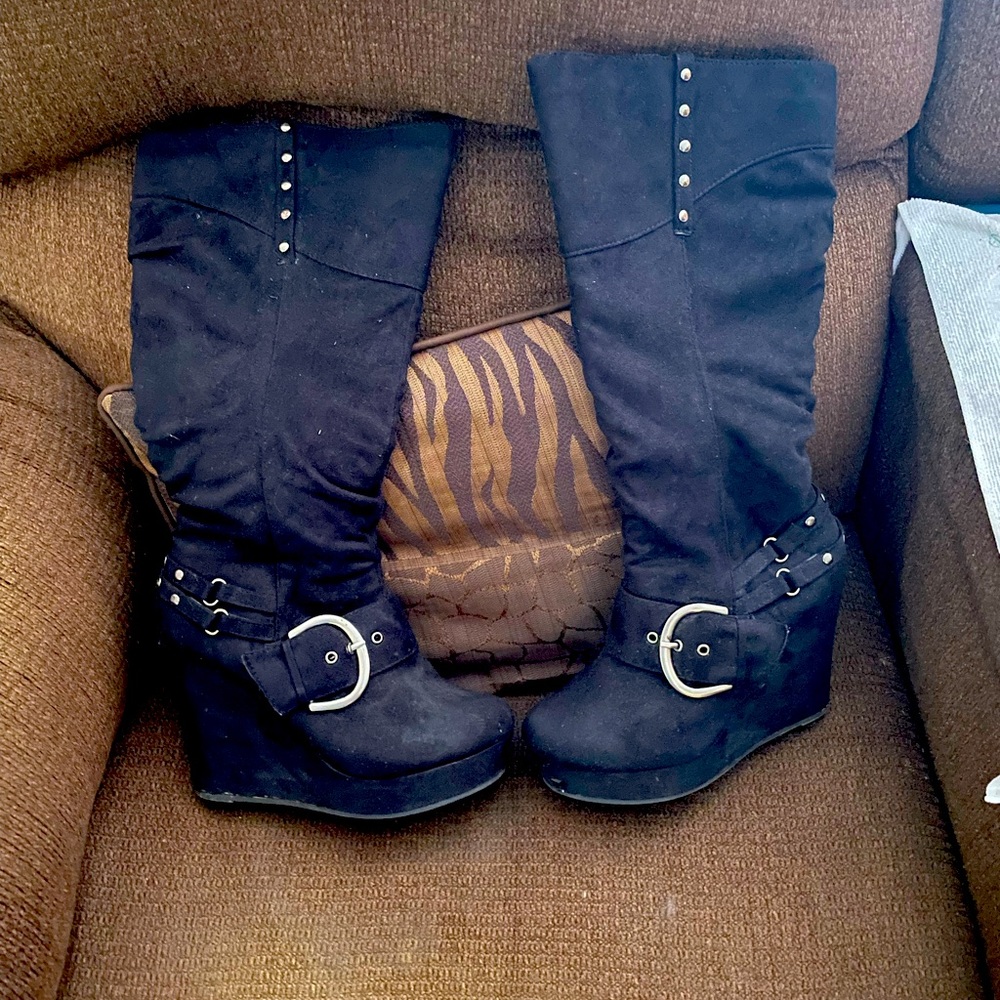 Black wedge boots